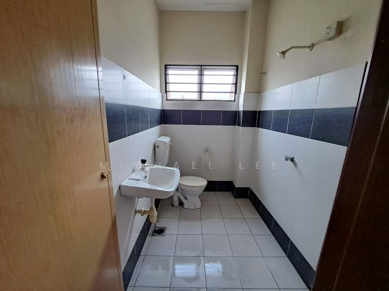 Semi-Detached House for Rent in Taman Sri Sentosa (Klang) - Michael Lee - Bathroom - PropertyGuru.com.my