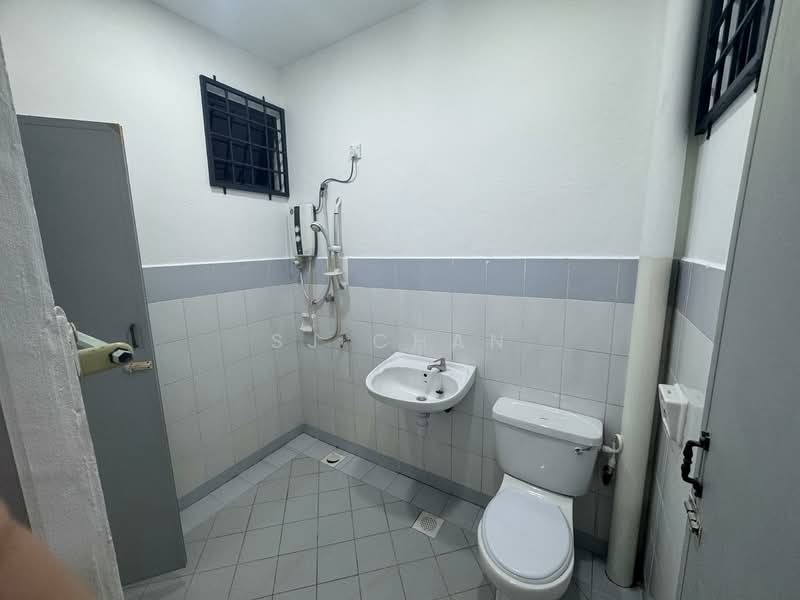 2-storey Terraced House for Rent in Permas Jaya (Johor Bahru) - SJ CHAN - Bathroom - PropertyGuru.com.my