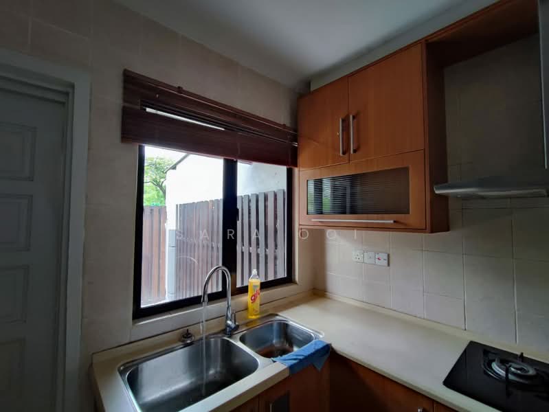Semi-Detached House for Rent in Klang (Selangor) - Sara Ooi - Stove and Hood - PropertyGuru.com.my