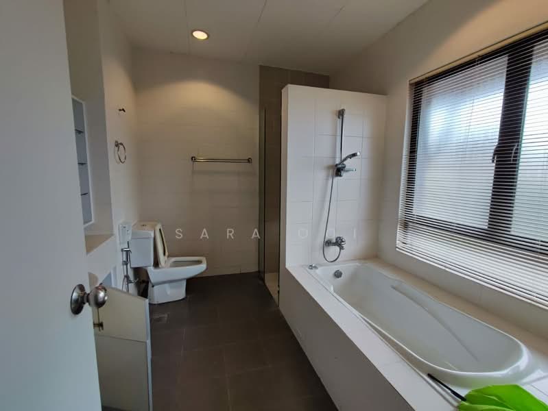 Semi-Detached House for Rent in Klang (Selangor) - Sara Ooi - Bathroom - PropertyGuru.com.my