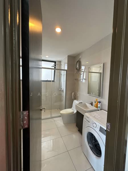 Condominium for Rent at Bay Point @ Country Garden Danga Bay - Jason Sim - Bathroom - PropertyGuru.com.my
