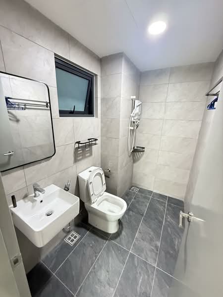 Tulip Residence untuk Untuk Disewa - RM 2,200 /bulan, Mac 2026 - Bathroom - PropertyGuru.com.my