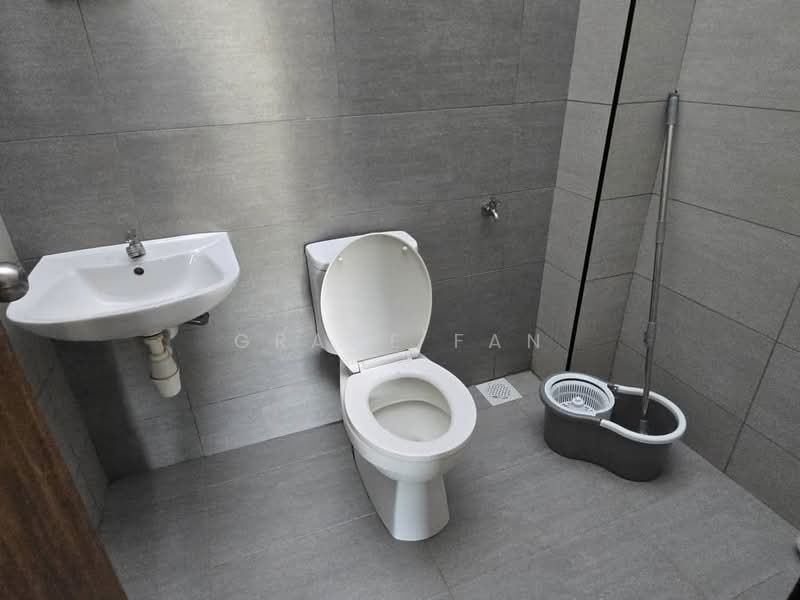 1-storey Terraced House for Rent in Kluang (Johor) - Grace Fan - Bathroom - PropertyGuru.com.my