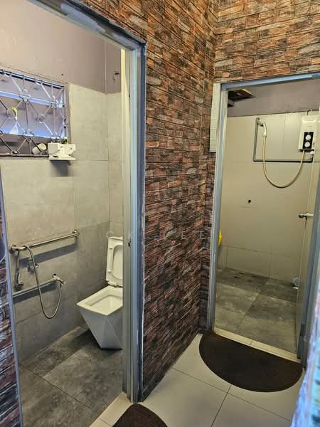 Shop for Sale in Happy Garden (Kuchai Lama) - CK Lee - Bathroom - PropertyGuru.com.my