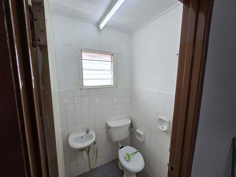 Taman Mastiara untuk Untuk Disewa - RM 1,600 /bulan, Mac 2026 - Bathroom - PropertyGuru.com.my