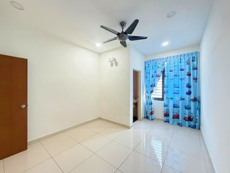 2-storey Terraced House for Sale in Taman Seri Austin (Tebrau) - Loong Hing Liong - Bedroom - PropertyGuru.com.my