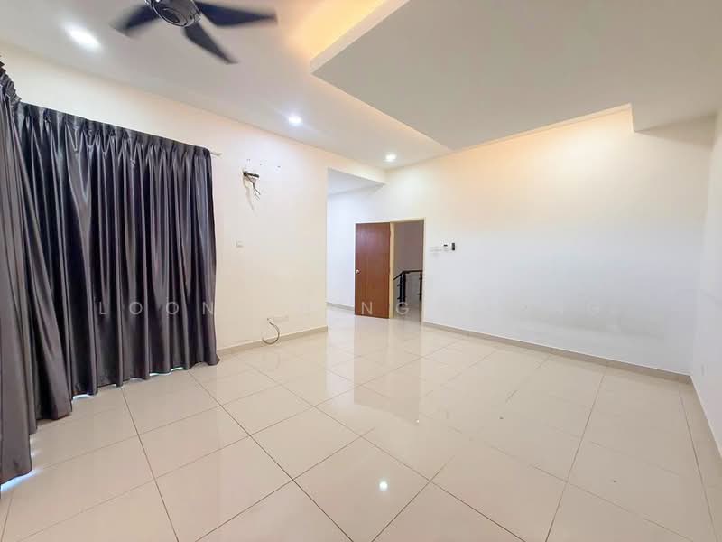 2-storey Terraced House for Sale in Taman Seri Austin (Tebrau) - Loong Hing Liong - Living Room - PropertyGuru.com.my