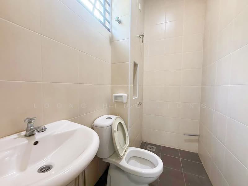 2-storey Terraced House for Sale in Taman Seri Austin (Tebrau) - Loong Hing Liong - Bathroom - PropertyGuru.com.my