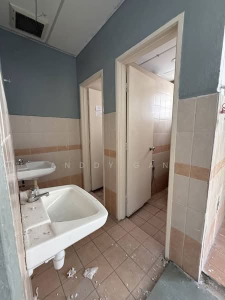 Shop / Office for Rent in Bandar Botanic (Klang) - Anddy Gan - Bathroom - PropertyGuru.com.my