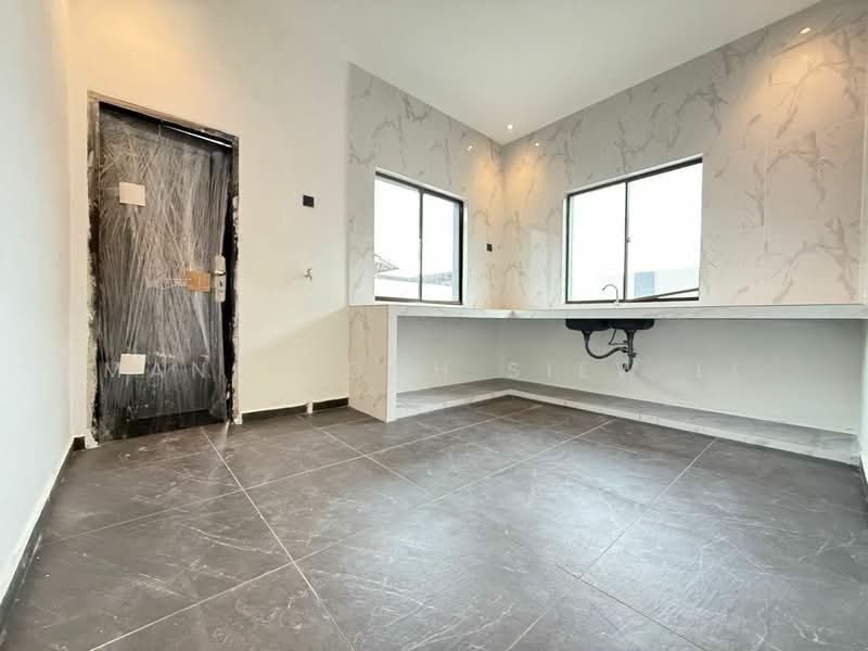 Ulu Tiram Taman Mutiara Single Storey Semi D untuk Untuk Dijual - RM 588,000, Mac 2026 - Kitchen - PropertyGuru.com.my