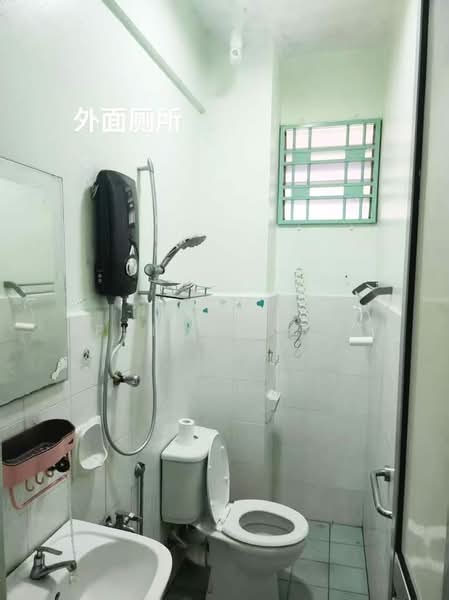 Pangsapuri Seri Pelangi untuk Untuk Disewa - RM 1,300 /bulan, Mac 2026 - Bathroom - PropertyGuru.com.my