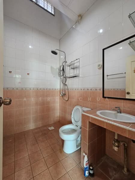 2-storey Terraced House for Sale in Tabuan Laru (Kuching) - Alfred Chua - Bathroom - PropertyGuru.com.my