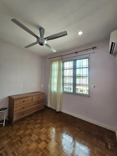 2-storey Terraced House for Sale in Tabuan Laru (Kuching) - Alfred Chua - Bedroom - PropertyGuru.com.my