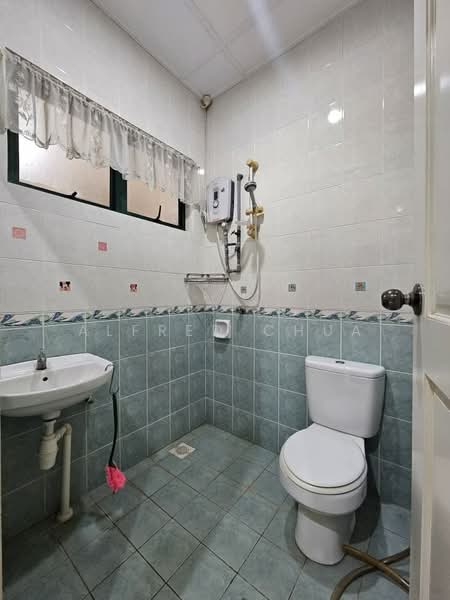 2-storey Terraced House for Sale in Tabuan Laru (Kuching) - Alfred Chua - Bathroom - PropertyGuru.com.my