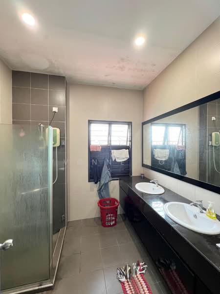 Taman Laguna untuk Untuk Disewa - RM 3,200 /bulan, Mac 2026 - Bathroom - PropertyGuru.com.my