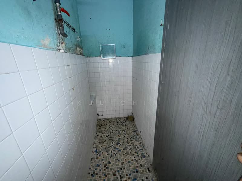 1-storey Terraced House for Sale in Taman Selatan (Yong Peng) - Kuu Chin - Bathroom - PropertyGuru.com.my