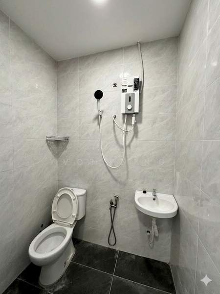 Taman Johor Jaya untuk Untuk Disewa - RM 2,700 /bulan, Mac 2026 - Bathroom - PropertyGuru.com.my