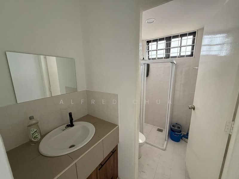 Semi-Detached House for Sale in Green Heights (Kuching) - Alfred Chua - Bathroom - PropertyGuru.com.my