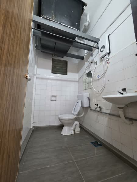 Pangsapuri untuk Disewa di Nuri Court - Annie Tong - Bathroom - PropertyGuru.com.my