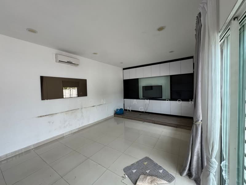 Taman bukit kempas taman bukit kempas untuk Untuk Dijual - RM 1,800,000, Mac 2026 - Living Room - PropertyGuru.com.my