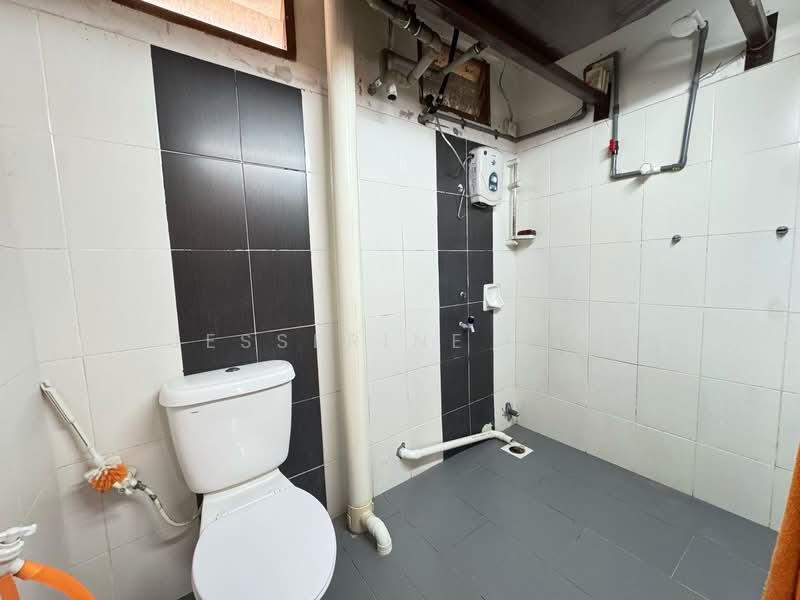 Flat for Sale at Apartment Sri Pulai Perdana 9/8 - Jesserine Neo - Bathroom - PropertyGuru.com.my