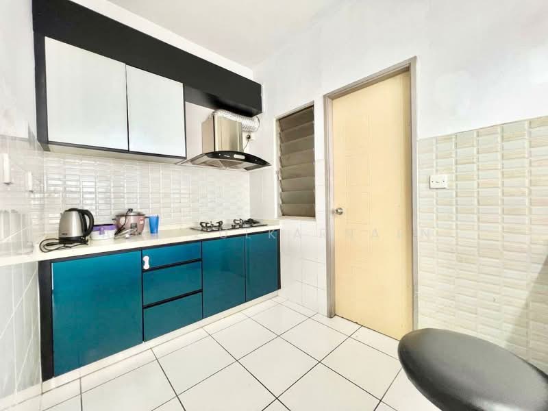 Service Residence for Sale at Axis Residence - Adi Zulkarnaen - Kitchen - PropertyGuru.com.my
