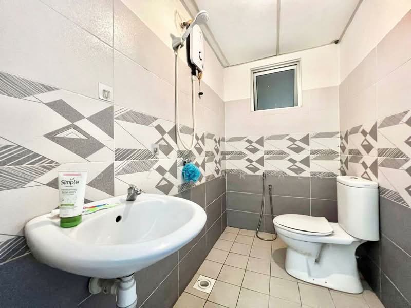 Service Residence for Sale at Axis Residence - Adi Zulkarnaen - Bathroom - PropertyGuru.com.my