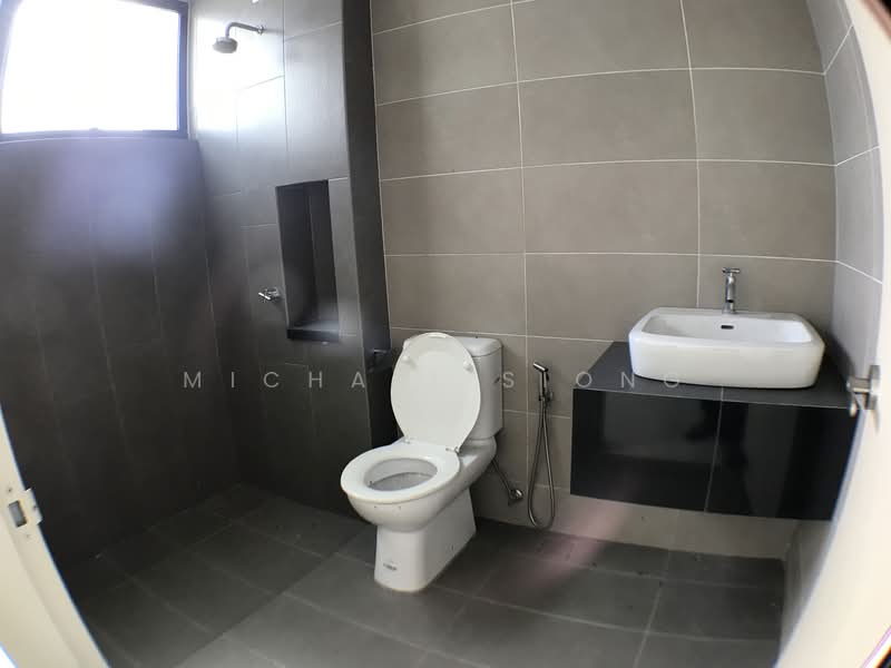 Bungalow for Rent in Bandar Country Homes (Rawang) - Michael Siong - Bathroom - PropertyGuru.com.my