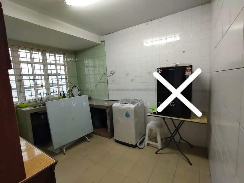 2-storey Terraced House for Sale in Taman Tan Sri Yaacob (Johor Bahru) - Evelyn Heng - Kitchen - PropertyGuru.com.my