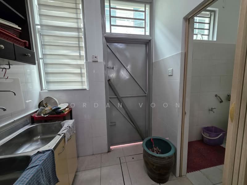 Taman Cendana Permai untuk Untuk Disewa - RM 2,000 /bulan, Mac 2026 - Kitchen - PropertyGuru.com.my