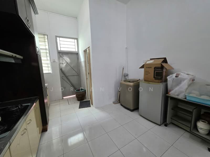 Taman Cendana Permai untuk Untuk Disewa - RM 2,000 /bulan, Mac 2026 - Kitchen - PropertyGuru.com.my