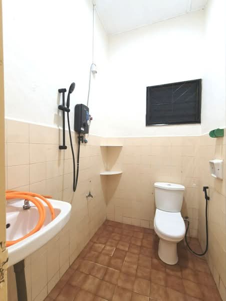 Taman Johor Jaya untuk Untuk Disewa - RM 2,000 /bulan, Mac 2026 - Bathroom - PropertyGuru.com.my