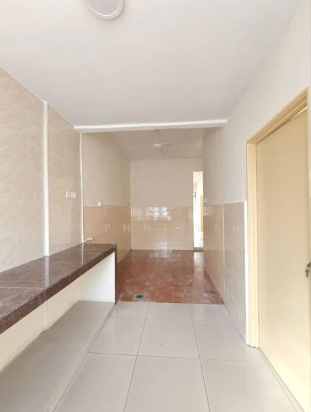 Taman Johor Jaya untuk Untuk Disewa - RM 2,000 /bulan, Mac 2026 - Kitchen - PropertyGuru.com.my