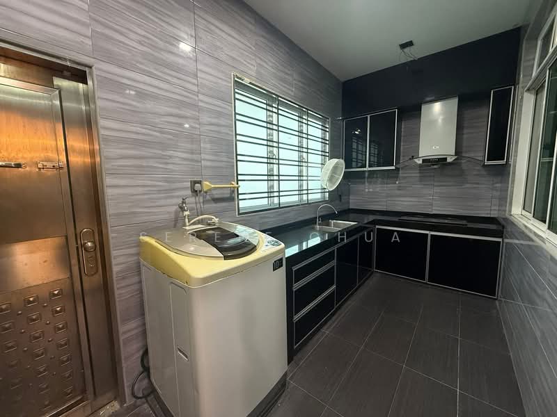 Seri Austin - Terrace Homes untuk Untuk Dijual - RM 820,000, Mac 2026 - Kitchen - PropertyGuru.com.my