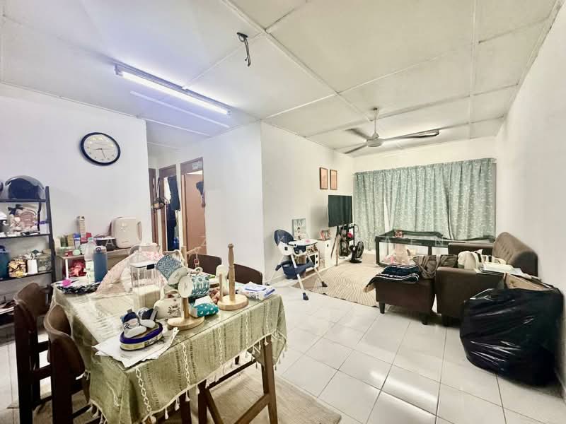 Apartment for Sale at Pantai Indah Fasa 1 - Adi Zulkarnaen - Living Room - PropertyGuru.com.my
