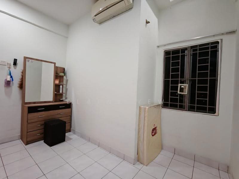 Rumah Bandar untuk Dijual di Taman Mastiara (Jalan Ipoh) - Elaine Yew - Bedroom - PropertyGuru.com.my