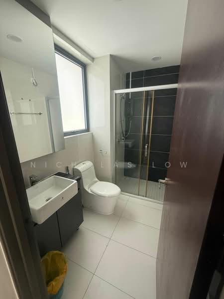 Condominium for Rent at Kings Bay @ Country Garden Danga Bay - Nicholas Low - Bathroom - PropertyGuru.com.my