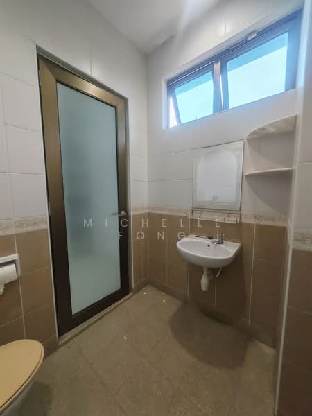 Semi-Detached House for Sale in Taman Sutera Utama (Skudai) - Michelle Fong - Bathroom - PropertyGuru.com.my