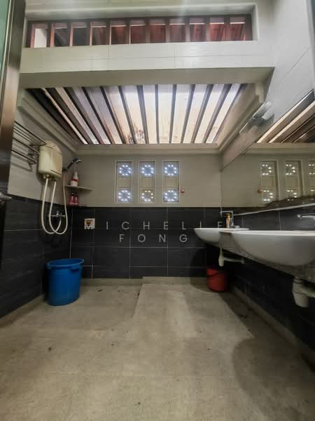 Semi-Detached House for Sale in Taman Sutera Utama (Skudai) - Michelle Fong - Bathroom - PropertyGuru.com.my