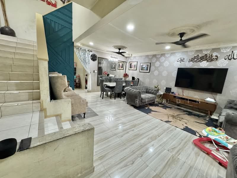 Rumah Teres 2 Tingkat untuk Dijual di Seksyen U9 (Shah Alam) - Syafiq Sharifudin - Living Room - PropertyGuru.com.my