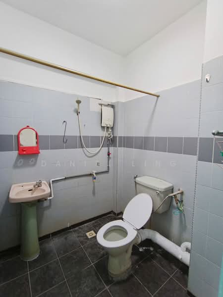 Condominium for Rent at Riverria Condovilla - Daniel Ling - Bathroom - PropertyGuru.com.my