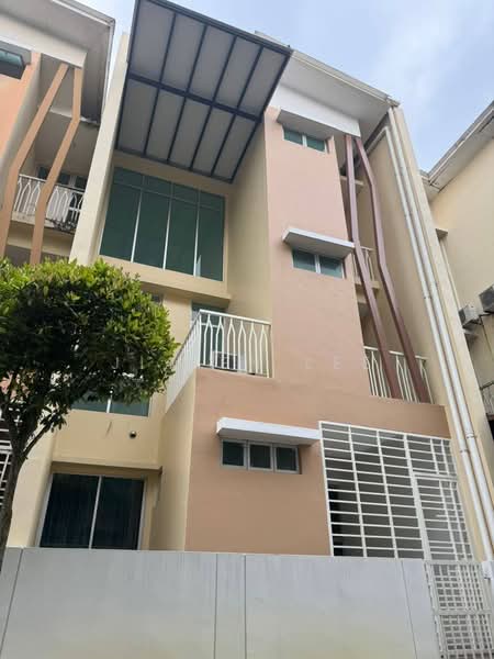 3-storey Terraced House for Sale in Taman Mount Austin (Tebrau) - Jia En Lee - PropertyGuru.com.my