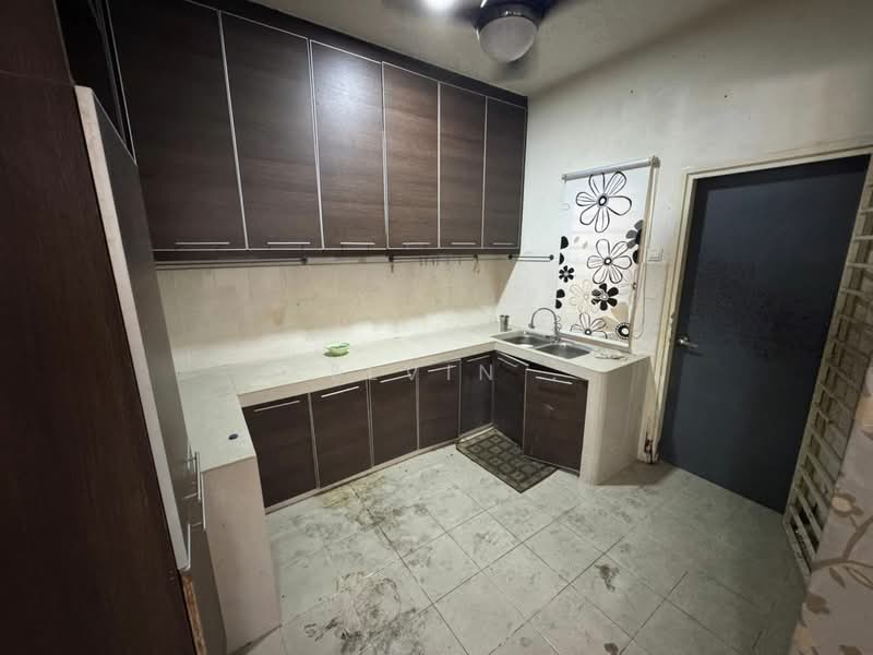 2 Sty Ebony Ivory Cassis Coral Garland Kota Emerald Bandar Country Homes Rawang untuk Untuk Dijual - RM 480,000, Mac 2026 - Kitchen - PropertyGuru.com.my