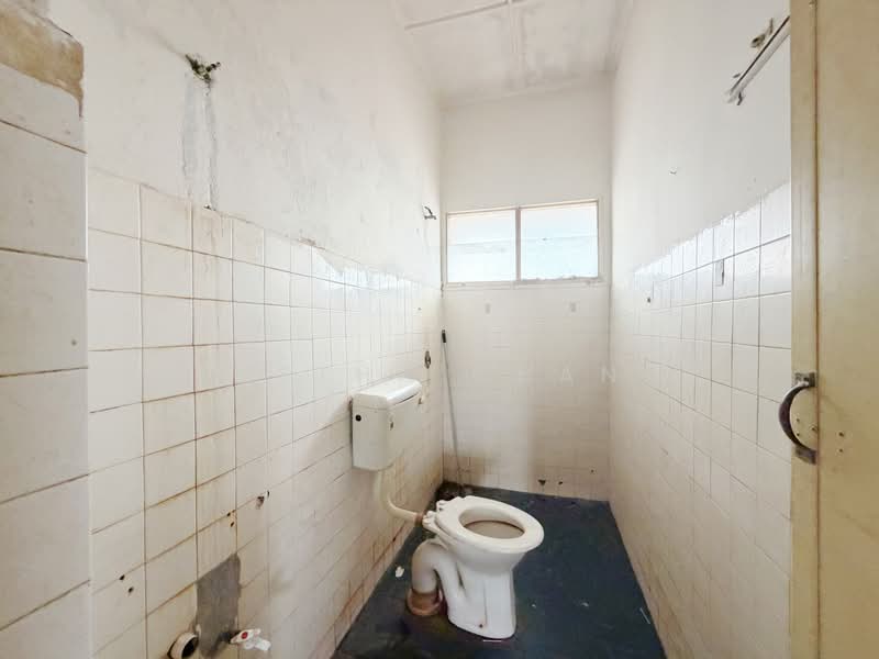 3-storey Terraced House for Sale in Taman Bukit Intan (Sri Petaling) - Hetha Chan - Bathroom - PropertyGuru.com.my