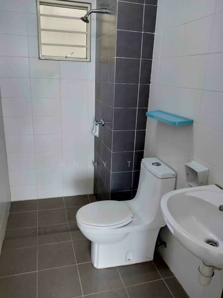 Servis Apartment untuk Disewa di Alam Idaman - Andy Tee - 2nd Bathroom - PropertyGuru.com.my