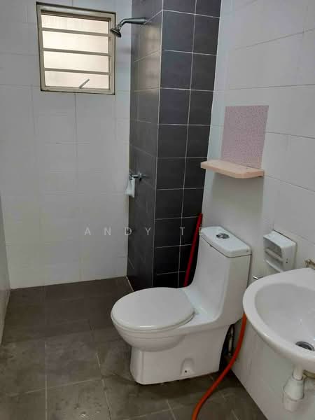 Servis Apartment untuk Disewa di Alam Idaman - Andy Tee - Master Bathroom - PropertyGuru.com.my