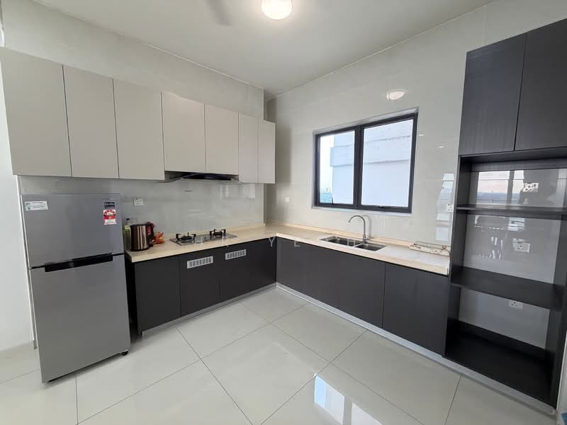 Condominium for Rent at Royal Strand @ Country Garden Danga Bay - HR Yeoh - Kitchen - PropertyGuru.com.my