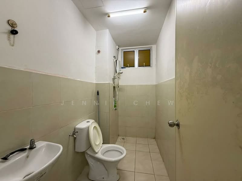 Apartment for Sale at Molek Ria - Jennie Chew - Bathroom - PropertyGuru.com.my