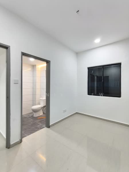 2-storey Terraced House for Sale in Taman Molek (Johor Bahru) - Jennie Chew - Bathroom - PropertyGuru.com.my