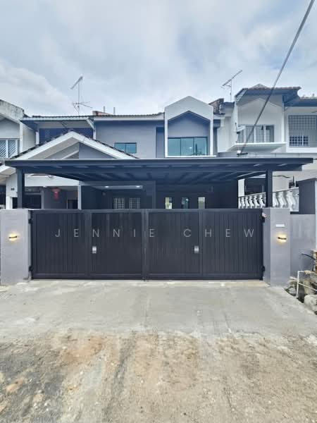 2-storey Terraced House for Sale in Taman Molek (Johor Bahru) - Jennie Chew - Exterior - PropertyGuru.com.my